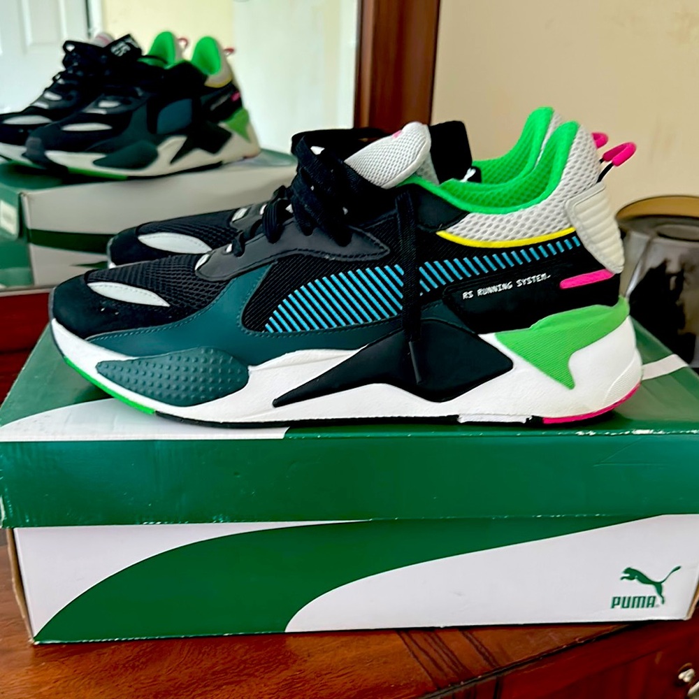 Puma men Black, Green, and White Sneakers